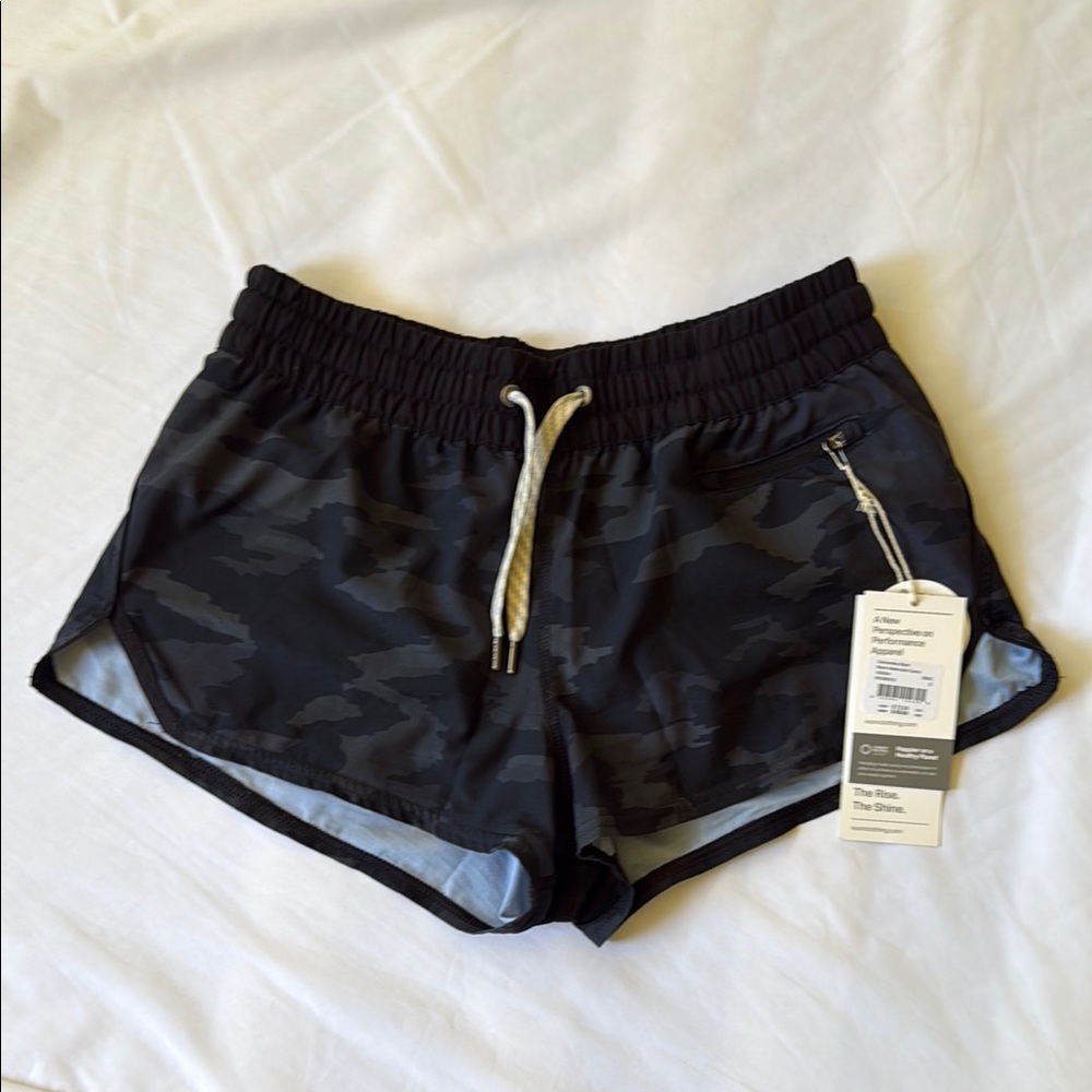 Vuori Womens Clementine Shorts - Size Small - Black Camo